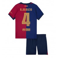 Billiga Barcelona Ronald Araujo #4 Barnkläder Hemma fotbollskläder till baby 2024-25 Kortärmad (+ Korta byxor)